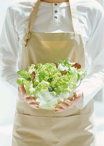 新鮮な生野菜のサラダ